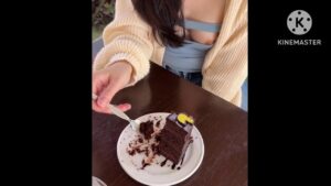 สาวไทยเงี่ยนจัด โดนแฟนบี้หัวนมแดง ๆ ในร้านกาแฟ แล้วซอยปากอมควยใหญ่แตกคาปากกลืนไม่เหลือ