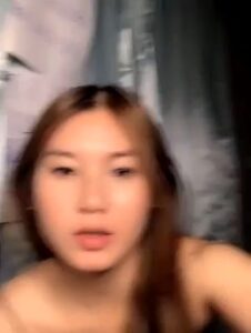 สาวเงี่ยนไลฟ์สดโดนควยใหญ่กระแทกหีคาห้อง แตกในไม่ยั้ง ครางลั่น