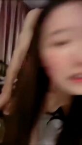 คลิปหลุด สาวหุ่นดีผิวขาวโดนควยยักษ์กระแทกหีโหดๆ ฉ่ำแตกในมิดลำ