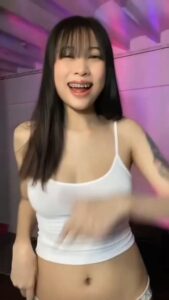 คลิปหลุด เย็ดสาวไทยตัวเล็กหีเนียน นัดเย็ดบ้าน ซอยหีถี่ยับจนน้ำเงี่ยนพุ่งแตกใน