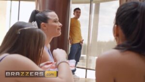 เพื่อนสาวชวนน้องสาวเย็ดวันเกิด ควยใหญ่ซอยหีคู่แตกในไม่ยั้ง