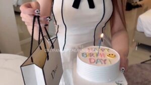พี่เบส Onlyfans คอสเพลย์วันเกิด โดนซอยหีโหดแตกในกระจายทั้งห้อง นมใหญ่บีบจนแดง
